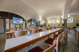 Celsa Pia großer Seminar- und Veranstaltungsraum mit Getränken