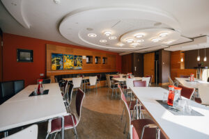 Imposante Deckenbeleuchtung im Seminarraum im IBZ